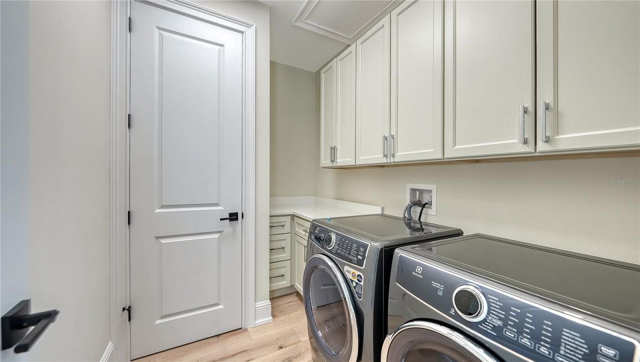 656 Tropical Circle, Sarasota, FL 34242 Photo