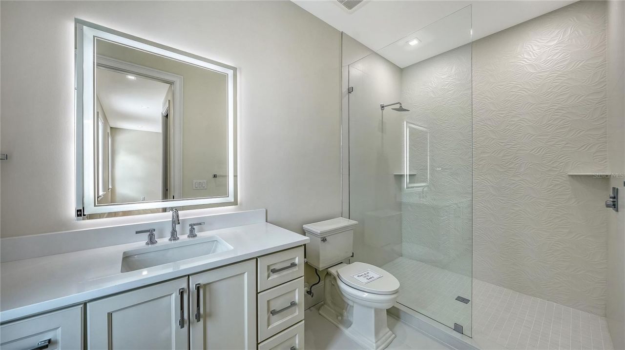 656 Tropical Circle, Sarasota, FL 34242 Photo