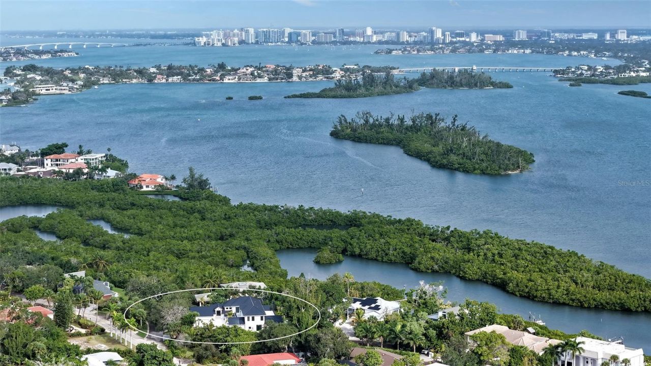 656 Tropical Circle, Sarasota, FL 34242 Photo