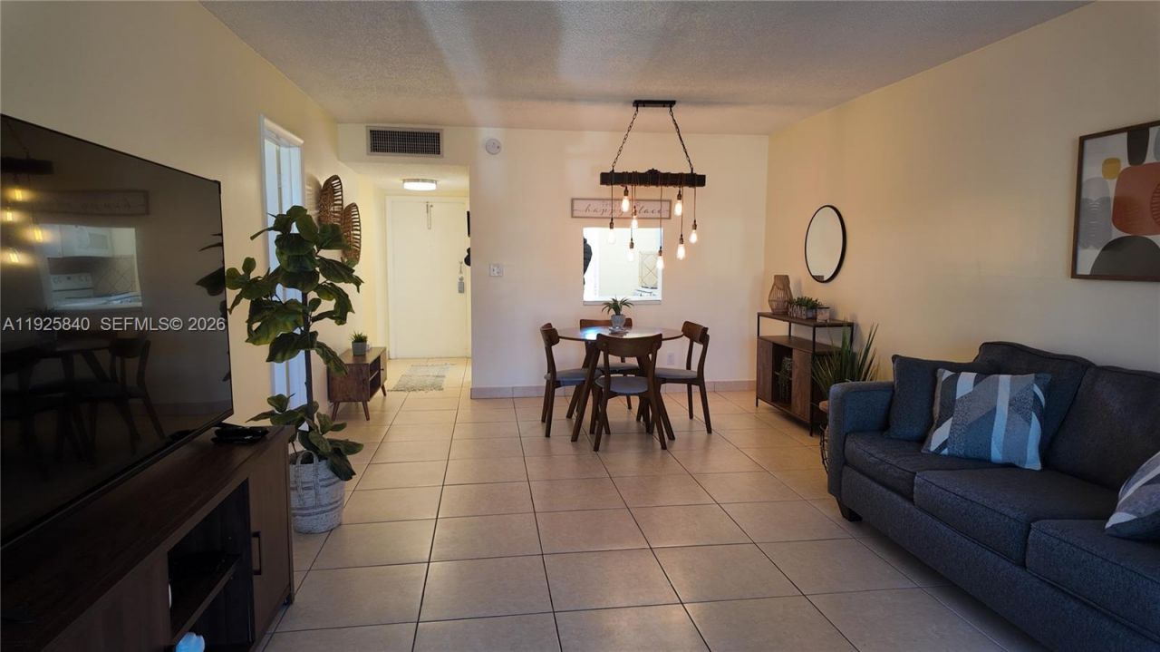 5961 NW 61st Ave, Unit 208, Tamarac, FL 33319 Photo