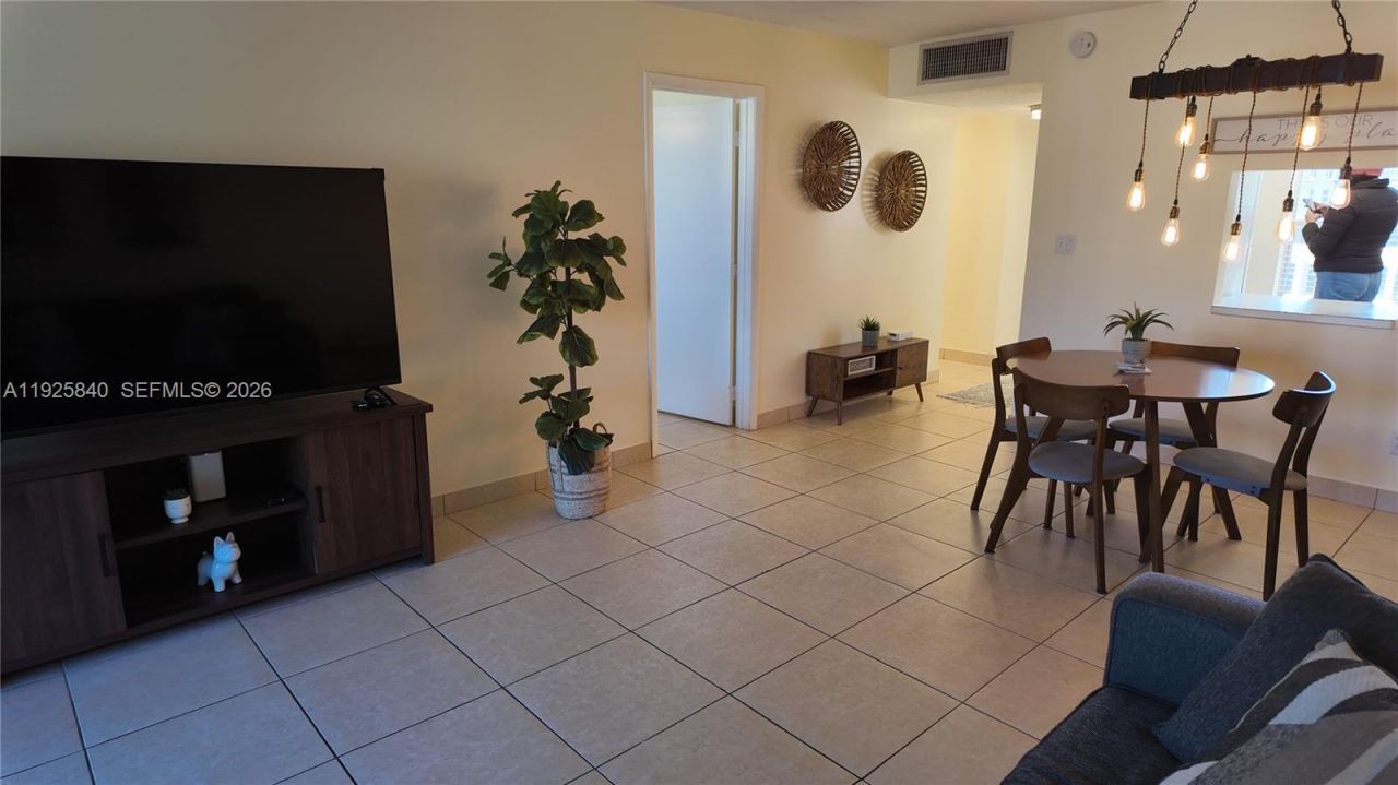 5961 NW 61st Ave, Unit 208, Tamarac, FL 33319 Photo