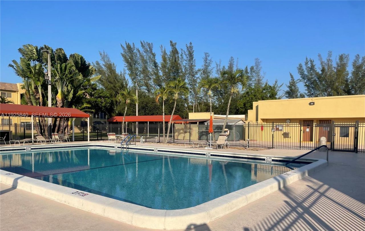 5961 NW 61st Ave, Unit 208, Tamarac, FL 33319 Photo