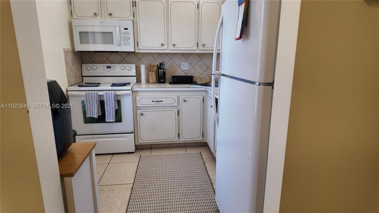 5961 NW 61st Ave, Unit 208, Tamarac, FL 33319 Photo