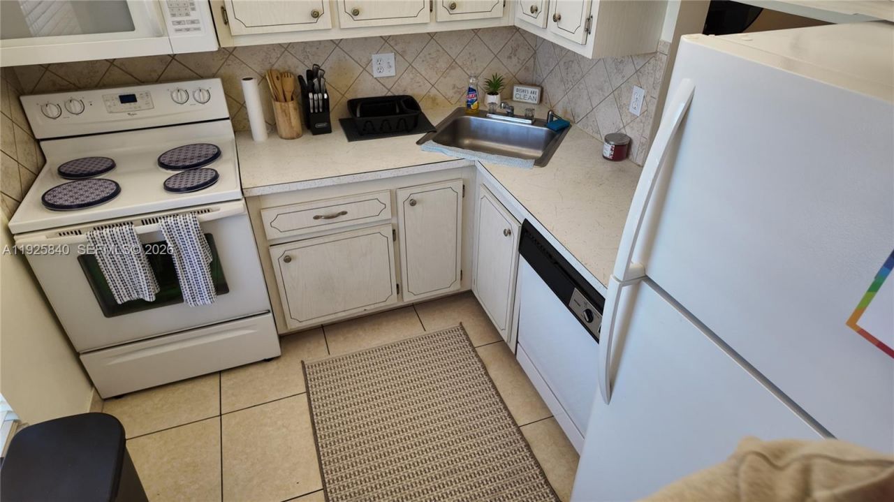 5961 NW 61st Ave, Unit 208, Tamarac, FL 33319 Photo