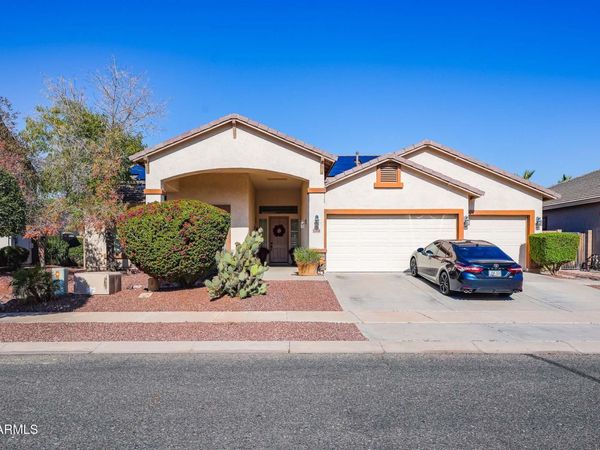 15850 W MERCER Lane, Surprise, AZ 85379