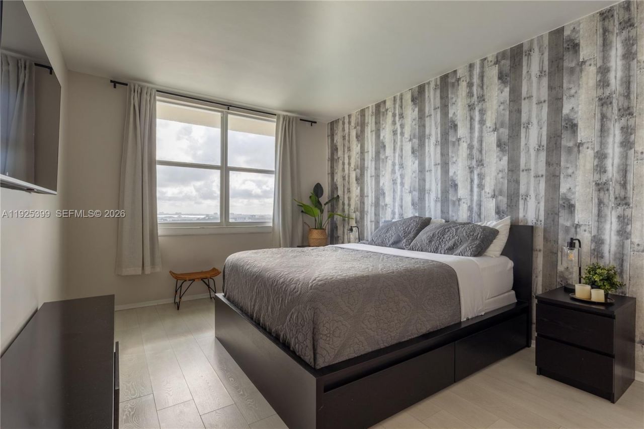 300 SE Bayview Dr, Unit 2114, Sunny Isles Beach, FL 33160 Photo