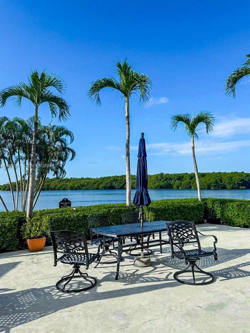 300 SE Bayview Dr, Unit 2114, Sunny Isles Beach, FL 33160 Photo