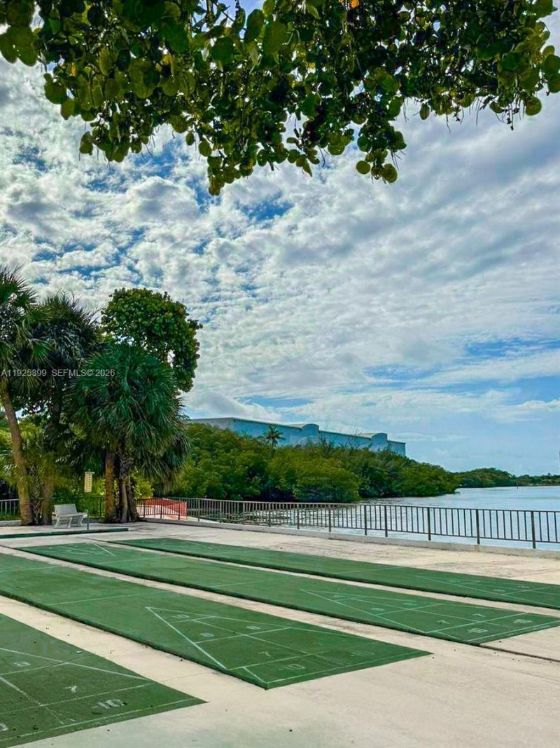 300 SE Bayview Dr, Unit 2114, Sunny Isles Beach, FL 33160 Photo