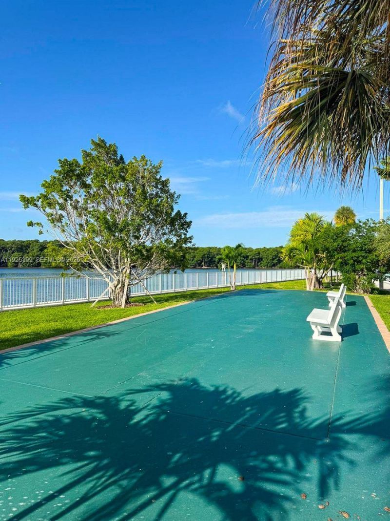 300 SE Bayview Dr, Unit 2114, Sunny Isles Beach, FL 33160 Photo