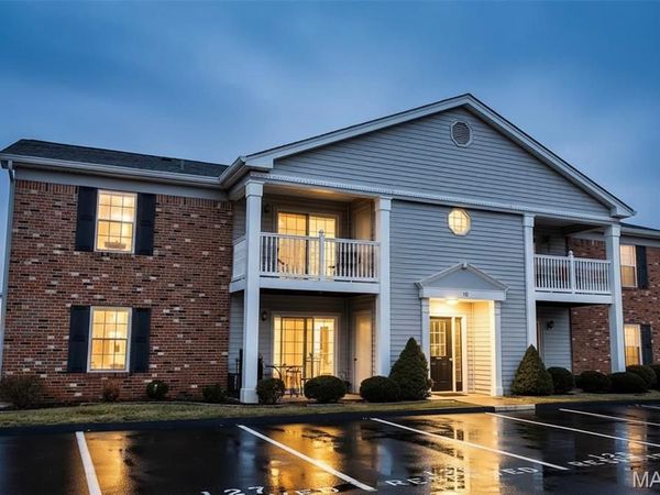 10 Berview Circle, Unit D, St Louis, MO 63129