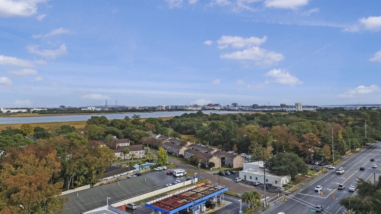 641 Saint Andrews Boulevard Photo 4