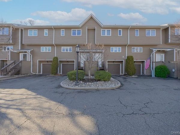 75 Village Green, Bardonia, NY 10954