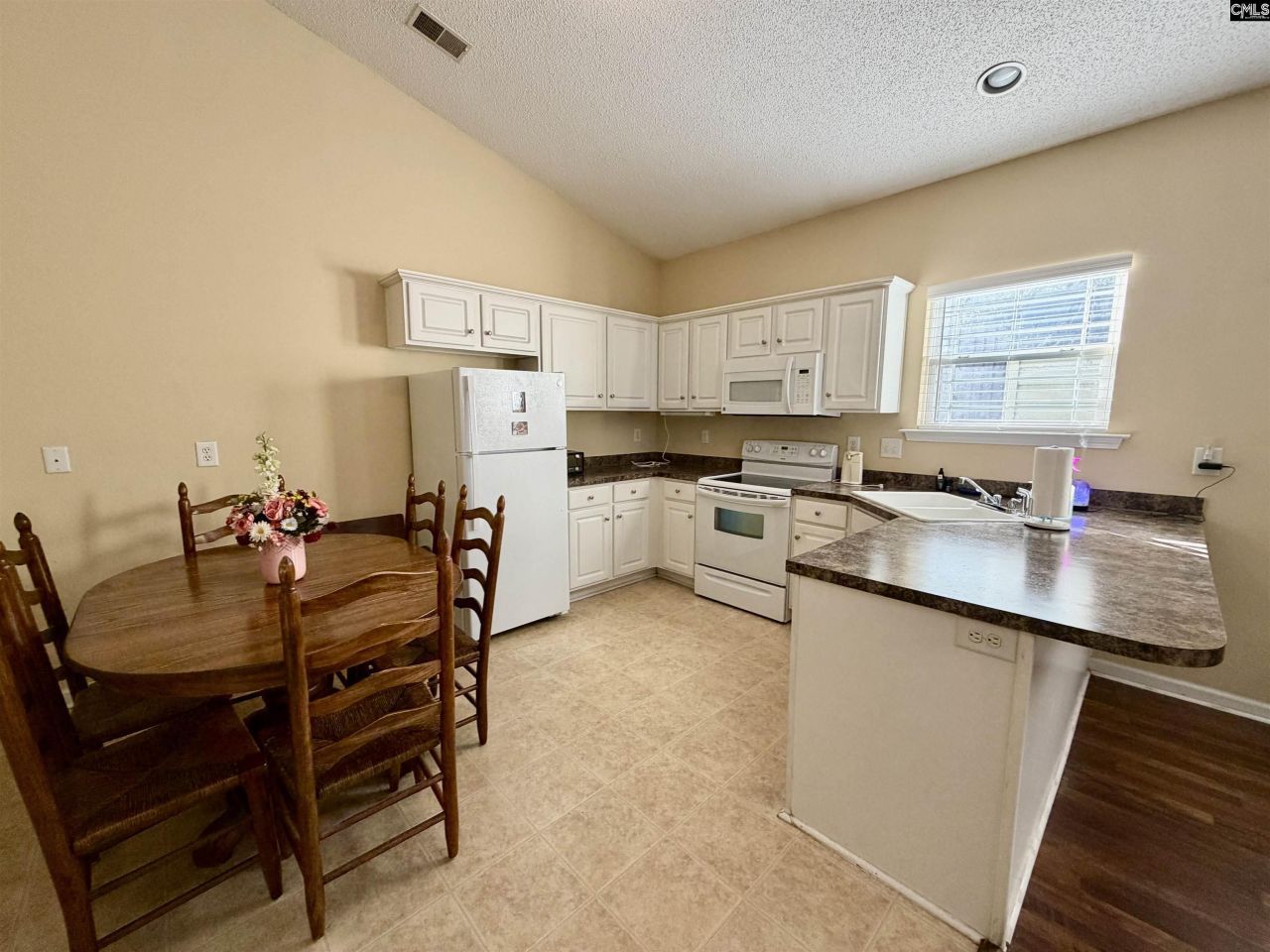 211 Gates Drive  Photo 9