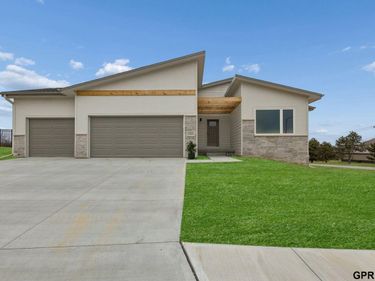 20404 Woodridge Drive, Gretna, NE 68028