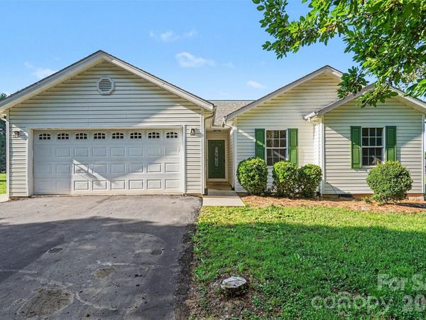 105 3rd Avenue NW, Hildebran, NC 28637