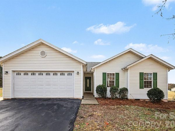 105 3rd Avenue NW, Hildebran, NC 28637