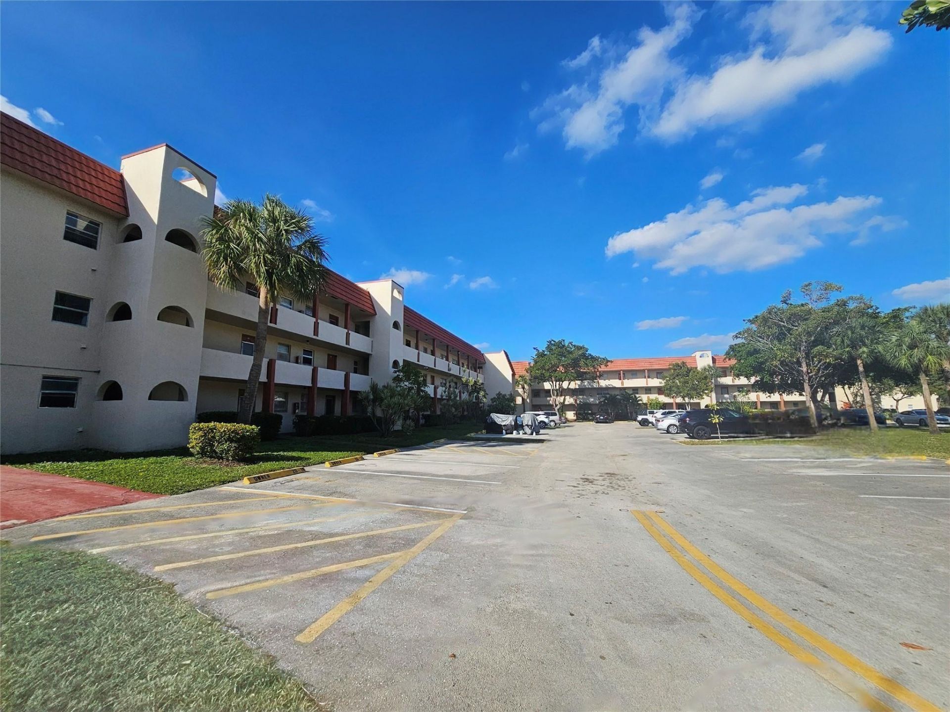 3051 Sunrise Lakes Drive, Unit 203, Fort Lauderdale, FL 33322 Photo