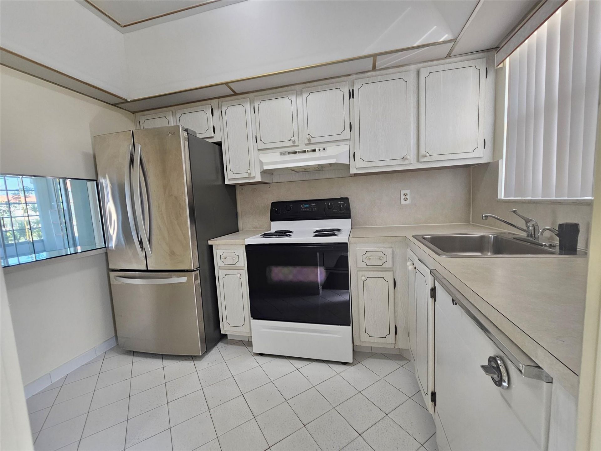 3051 Sunrise Lakes Drive, Unit 203, Fort Lauderdale, FL 33322 Photo