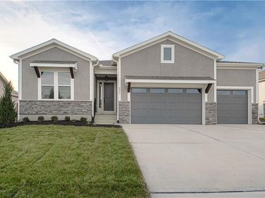 4624 SW Robinson Drive, Lee's Summit, MO 64083