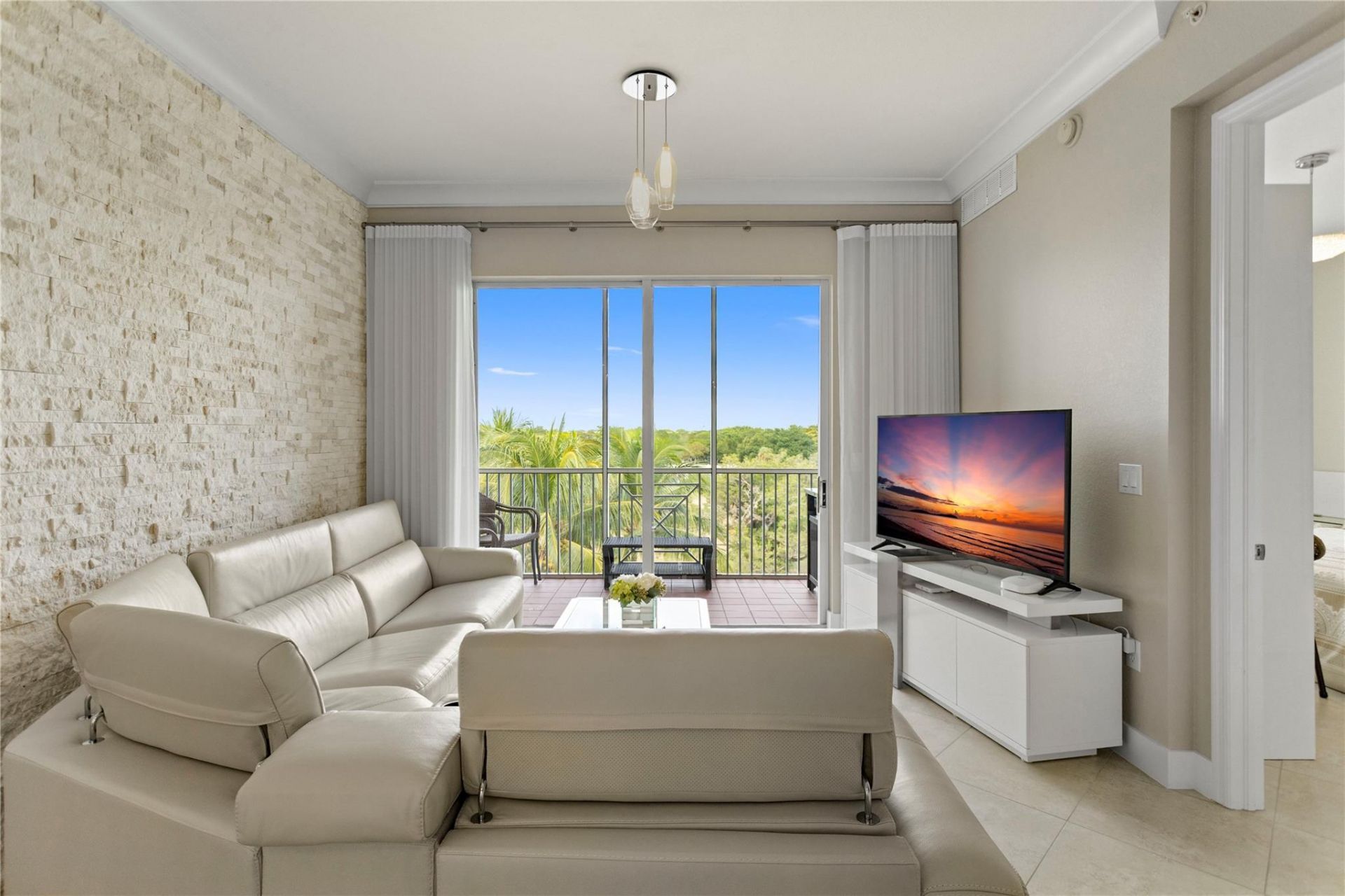 3500 Oaks Clubhouse Dr, Unit 505, Pompano Beach, FL 33069 Photo