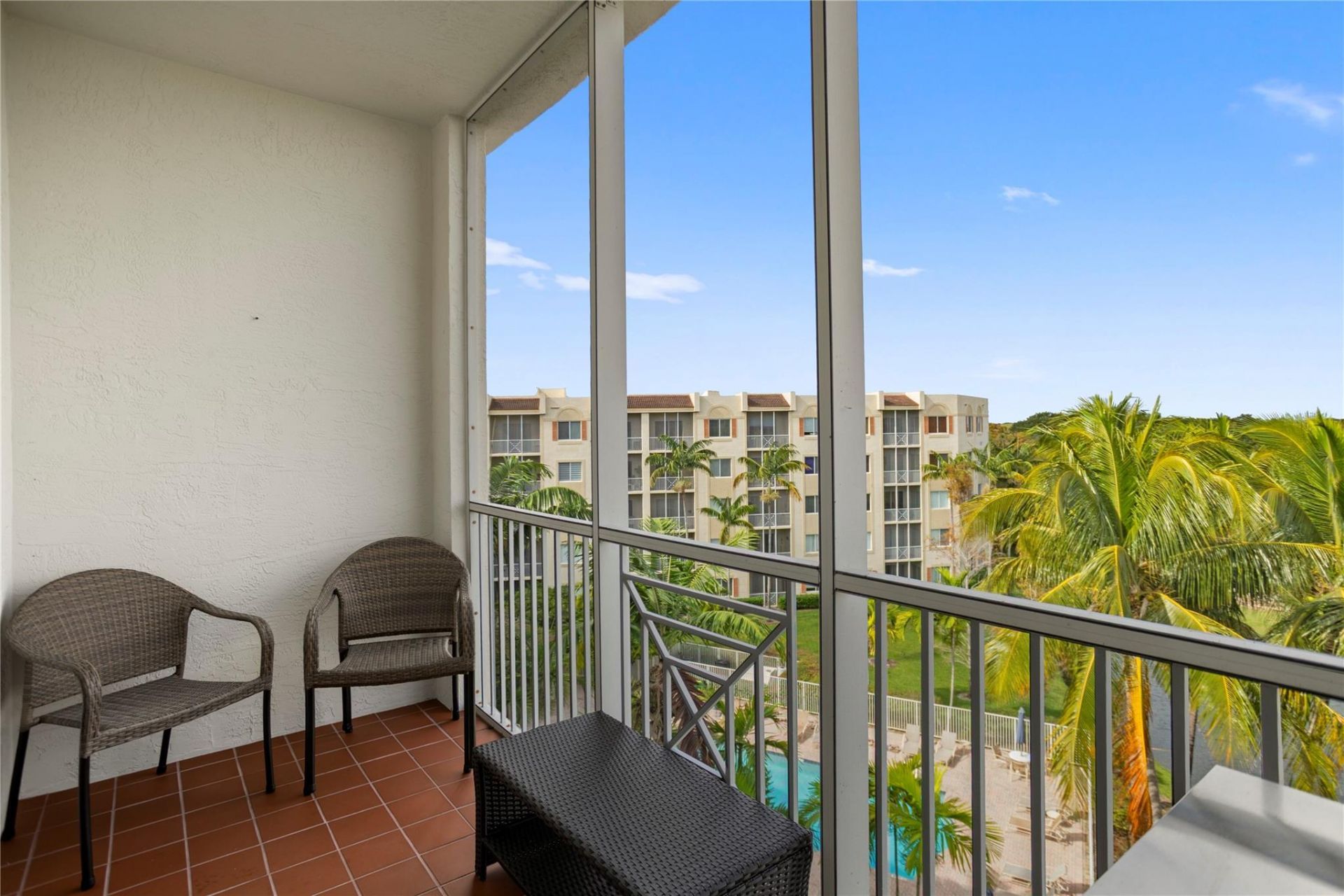3500 Oaks Clubhouse Dr, Unit 505, Pompano Beach, FL 33069 Photo