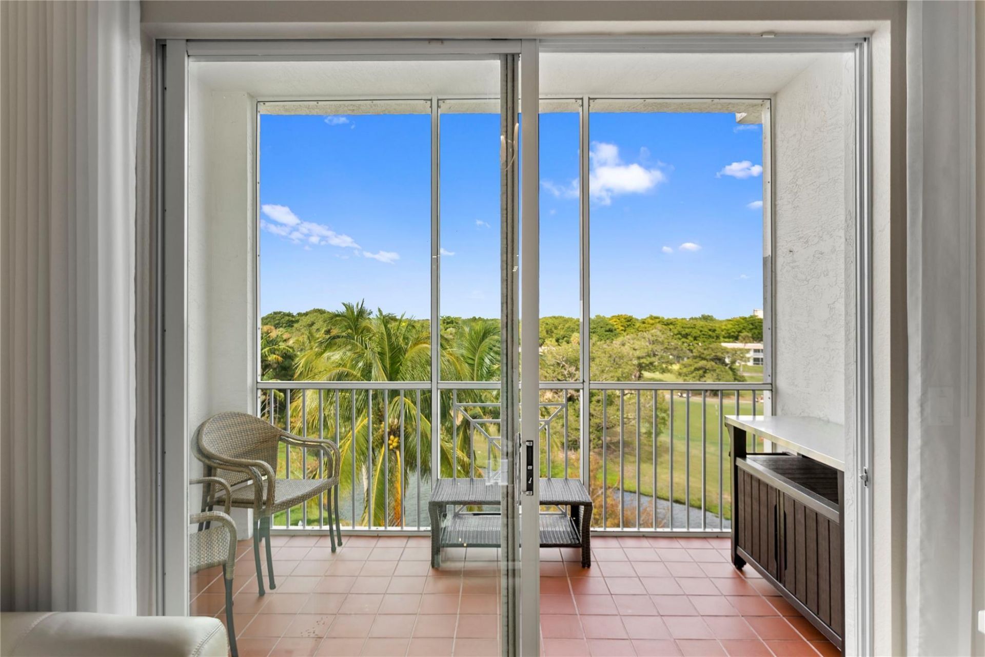 3500 Oaks Clubhouse Dr, Unit 505, Pompano Beach, FL 33069 Photo