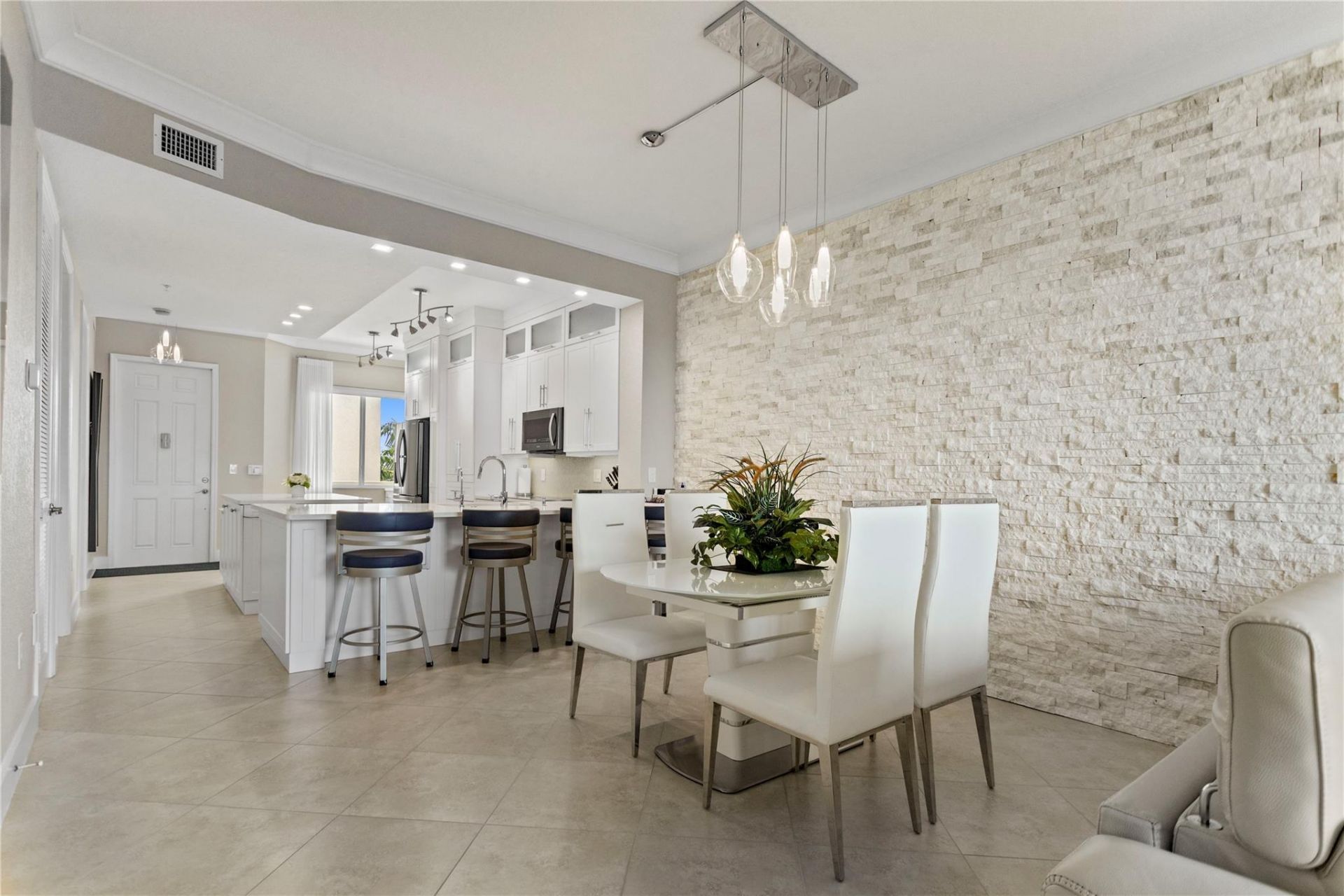 3500 Oaks Clubhouse Dr, Unit 505, Pompano Beach, FL 33069 Photo