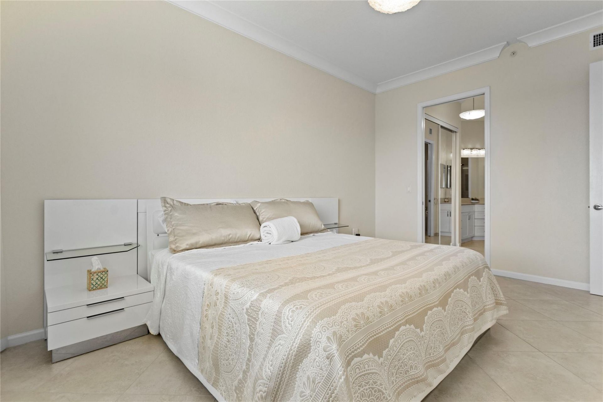 3500 Oaks Clubhouse Dr, Unit 505, Pompano Beach, FL 33069 Photo