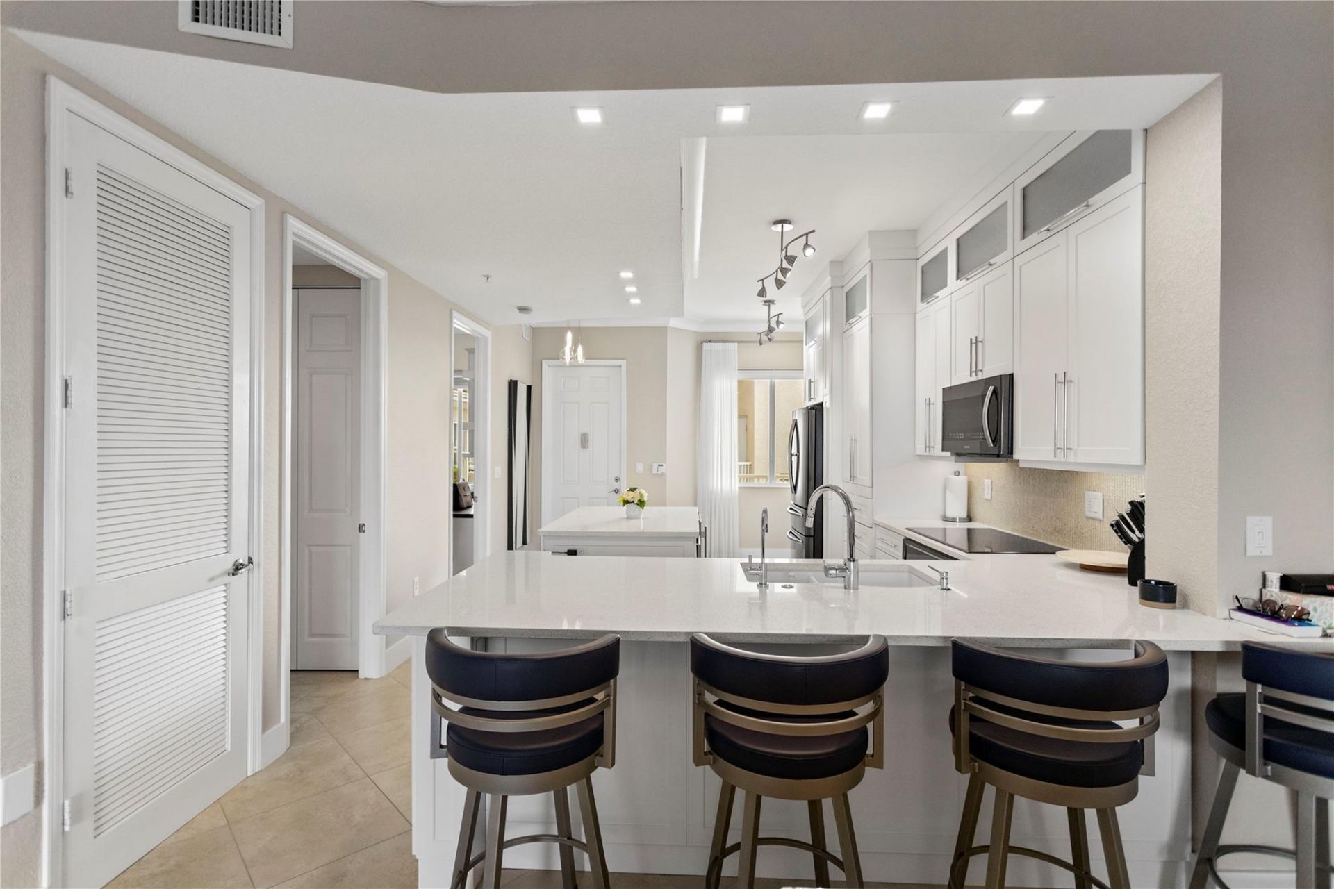 3500 Oaks Clubhouse Dr, Unit 505, Pompano Beach, FL 33069 Photo