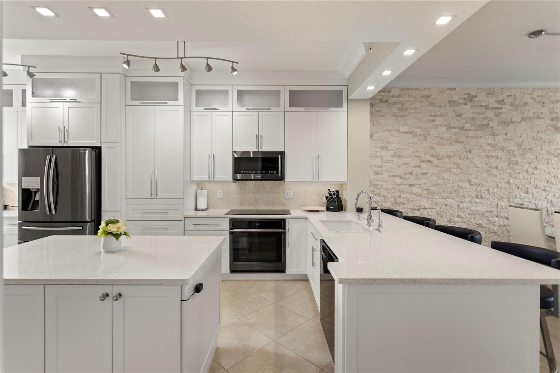 3500 Oaks Clubhouse Dr, Unit 505, Pompano Beach, FL 33069 Photo