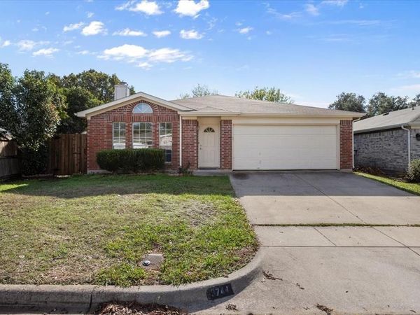 3744 Chaddybrook Lane, Fort Worth, TX 76137