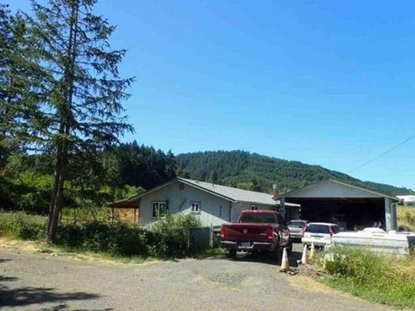 703 Main Street, Yoncalla, OR 97499