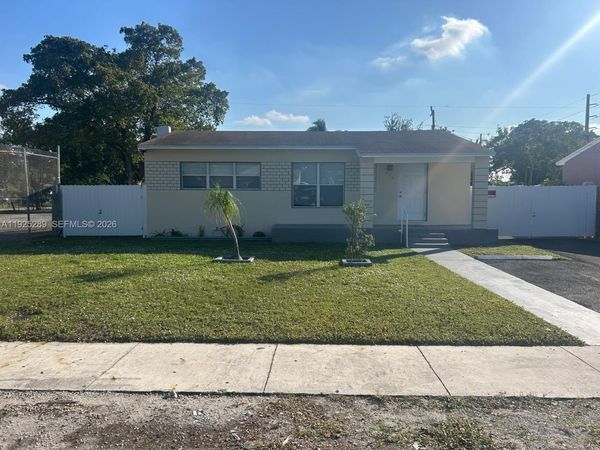 806 NW 18th St, Fort Lauderdale, FL 33311