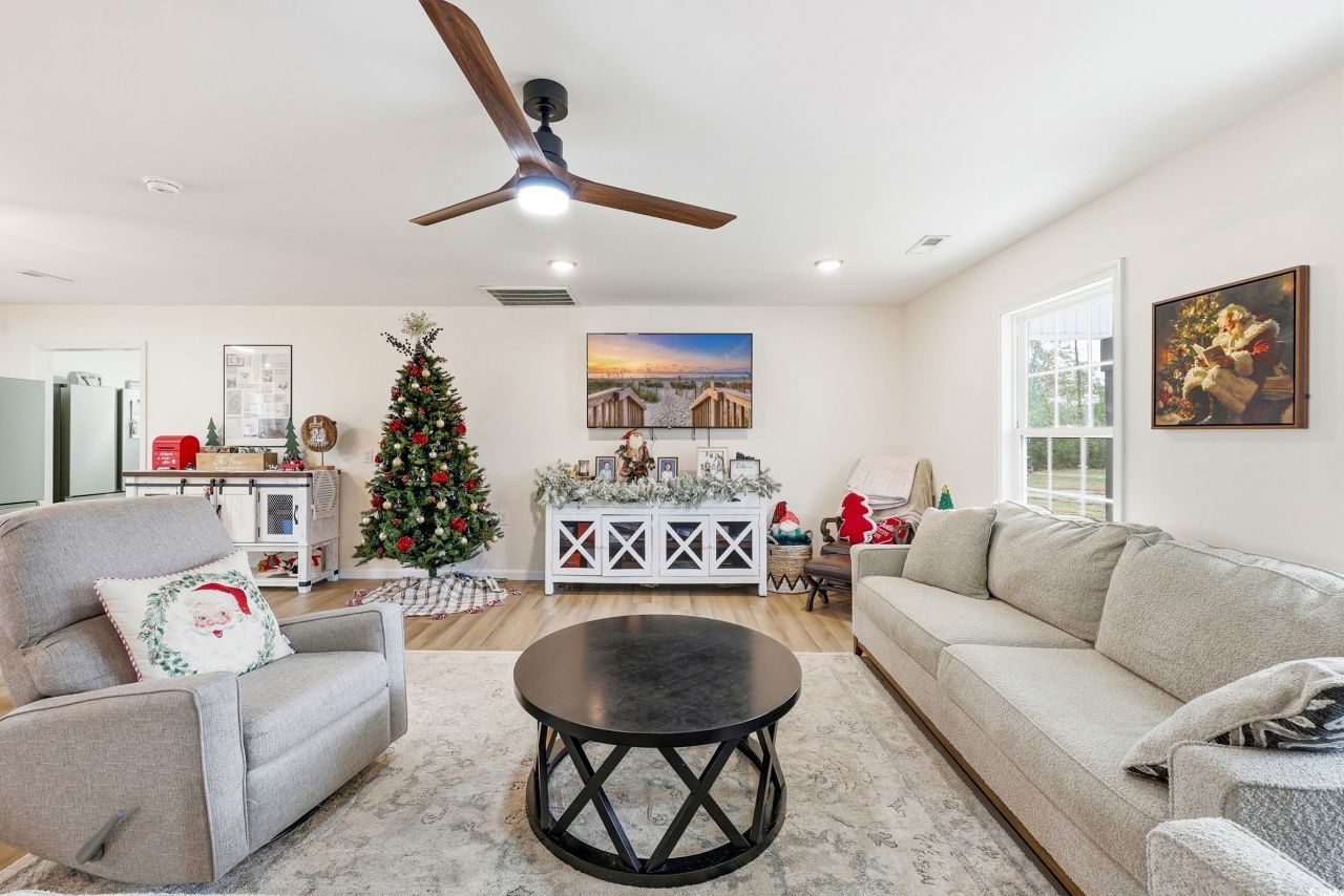 160 Leadwood St. Photo 12