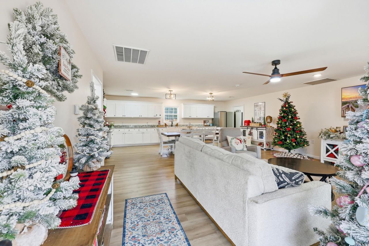 160 Leadwood St. Photo 9