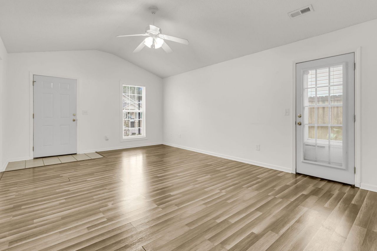 127 Trickle Drive Photo 10