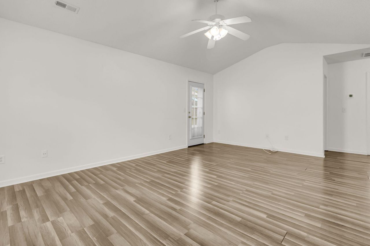 127 Trickle Drive Photo 11