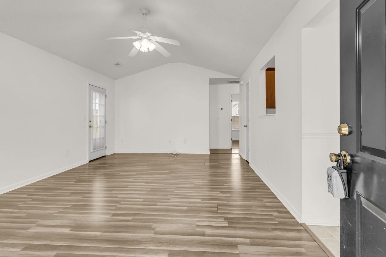 127 Trickle Drive Photo 7