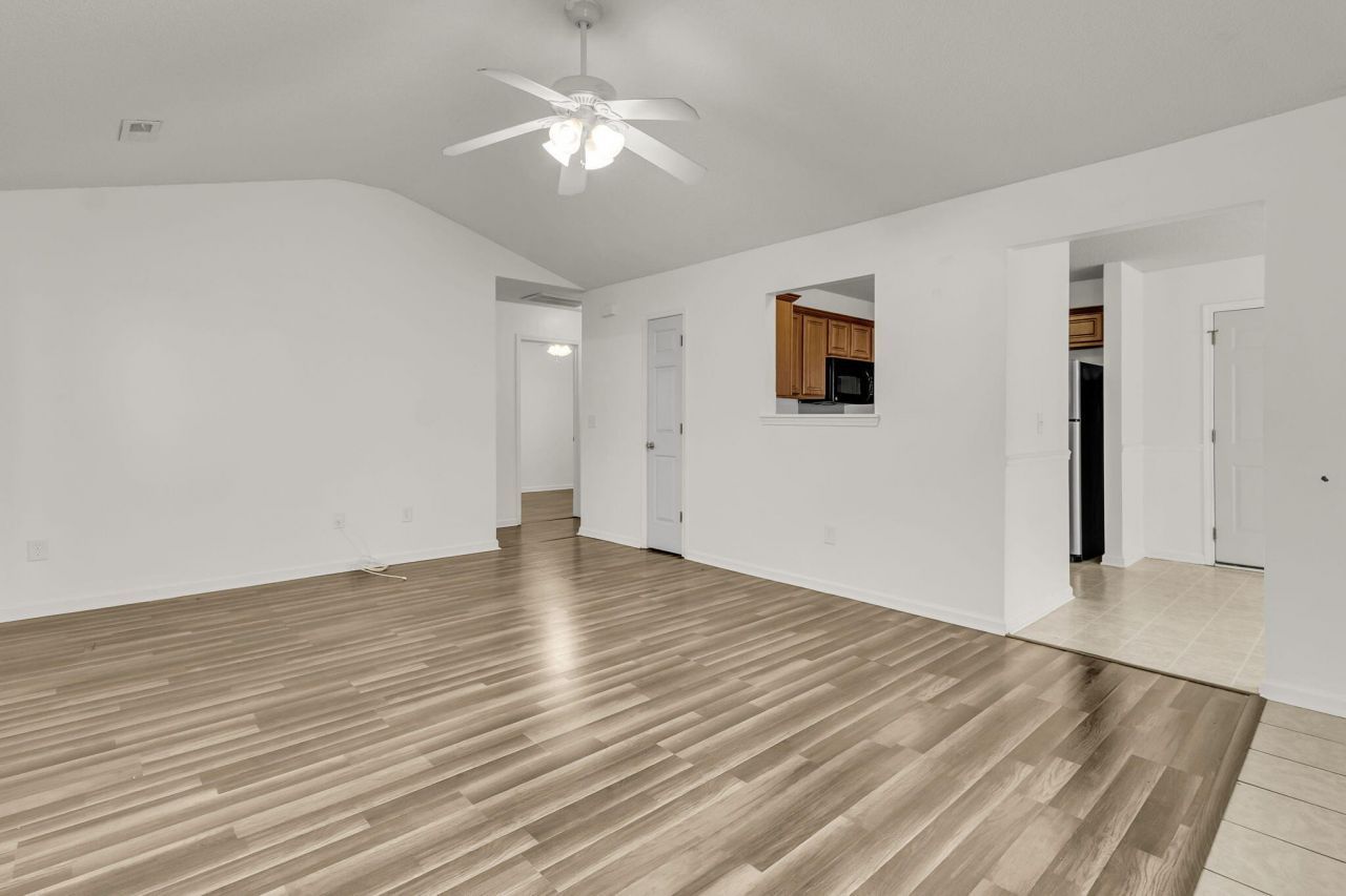 127 Trickle Drive Photo 8