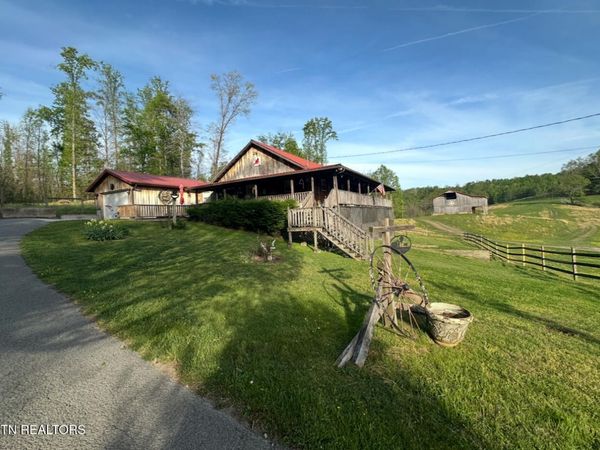 811 Pioneer Rd, Ewing, VA 24248