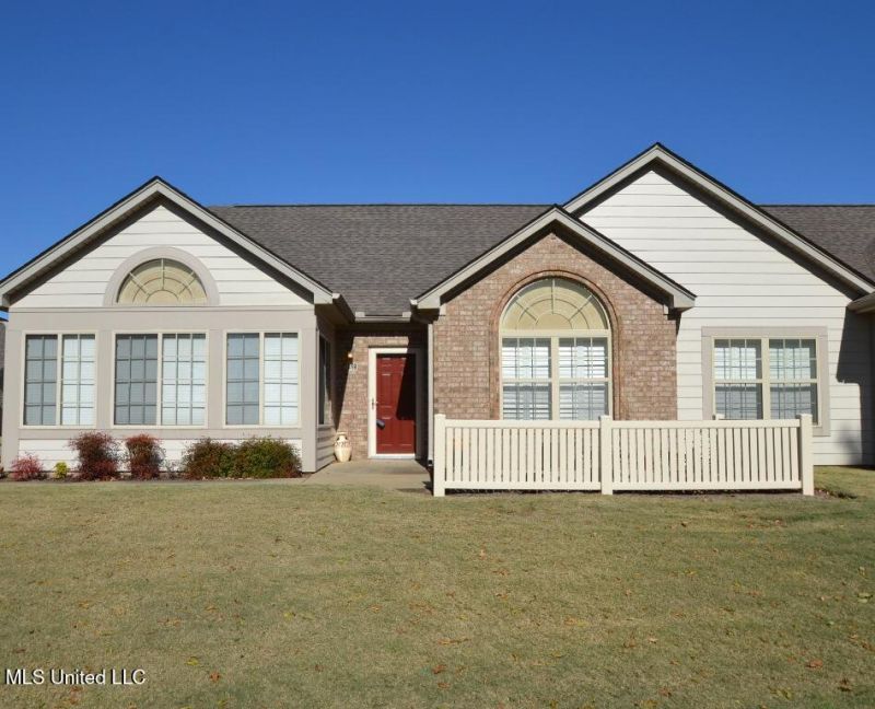 8799 Parkview Oaks Circle, Olive Branch, MS 38654 Main Photo