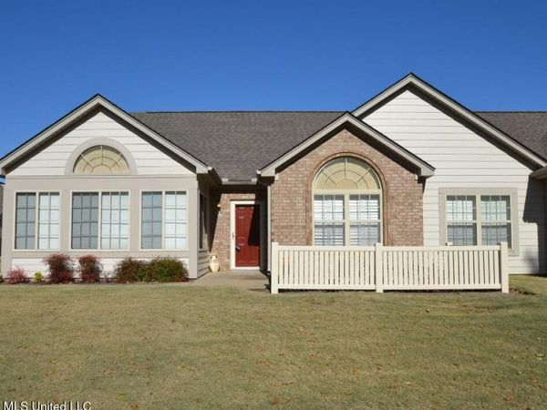 8799 Parkview Oaks Circle, Olive Branch, MS 38654