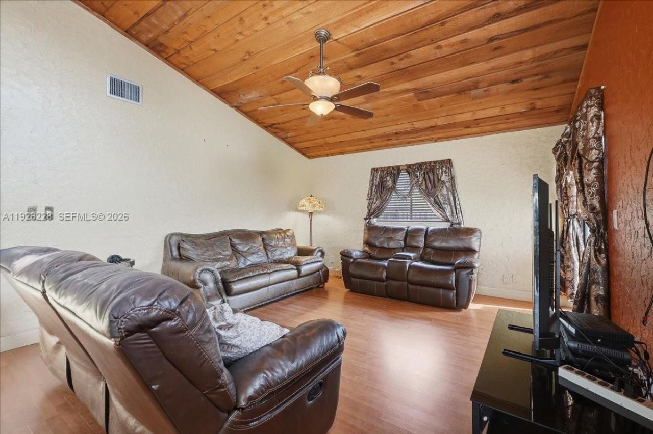 8213 Cassia Ter, Tamarac, FL 33321 Photo