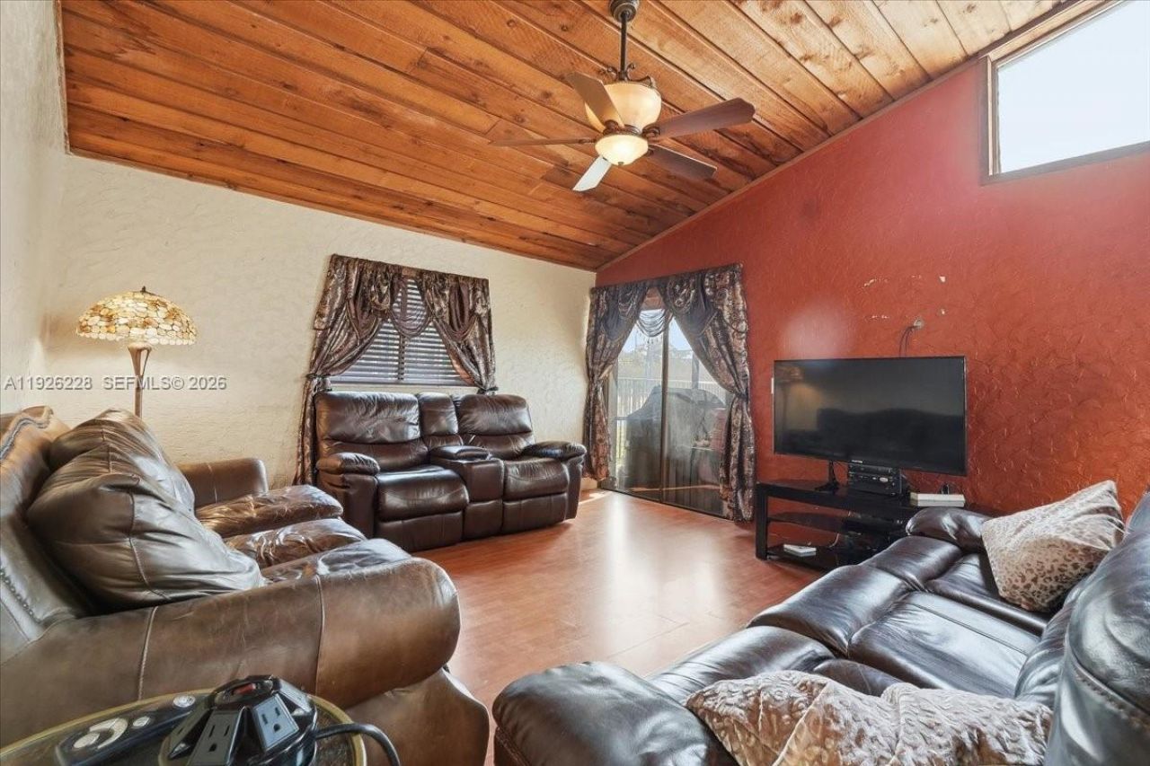 8213 Cassia Ter, Tamarac, FL 33321 Photo