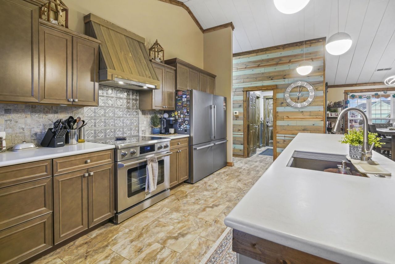 1427 Half Penny Loop Photo 10