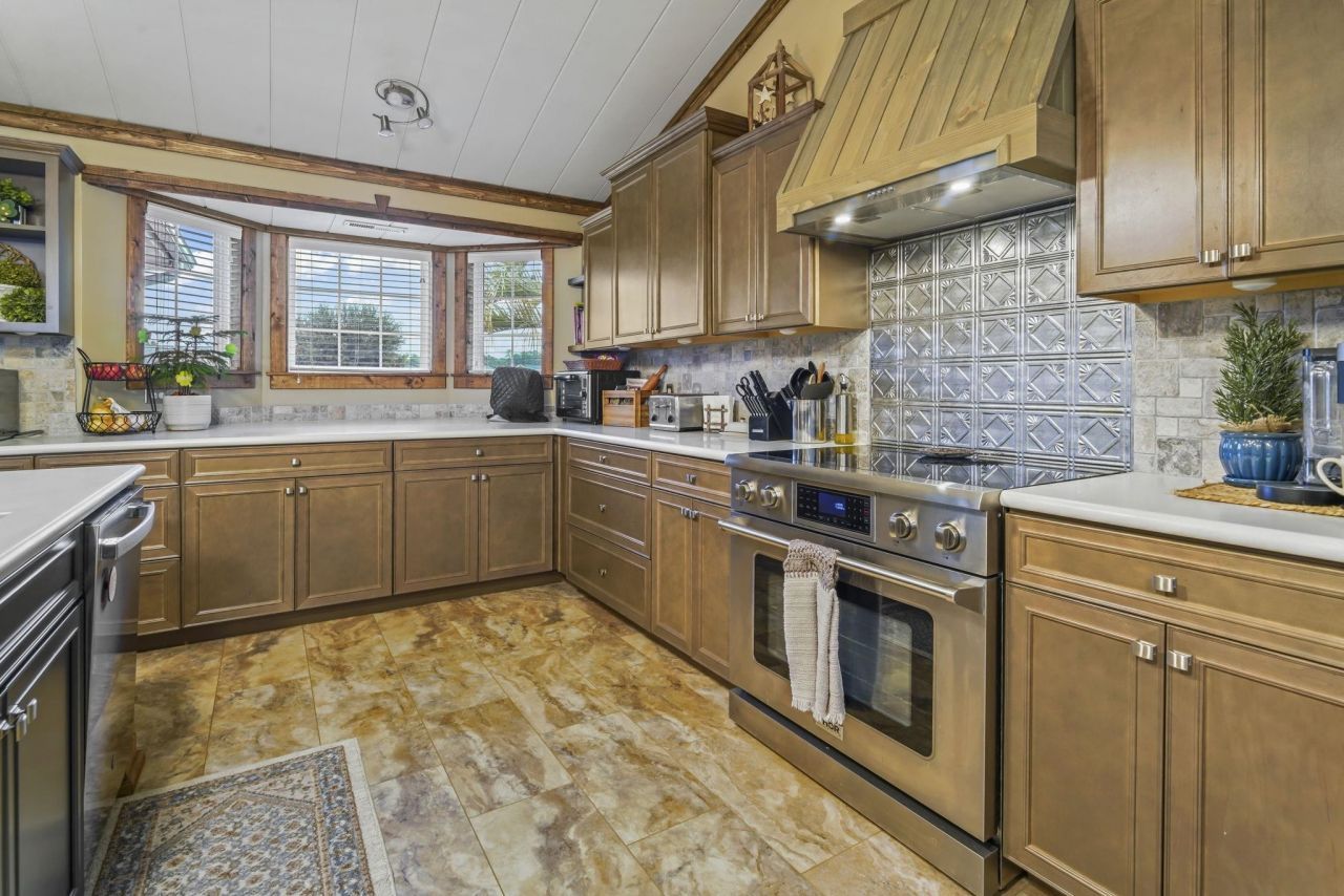 1427 Half Penny Loop Photo 11