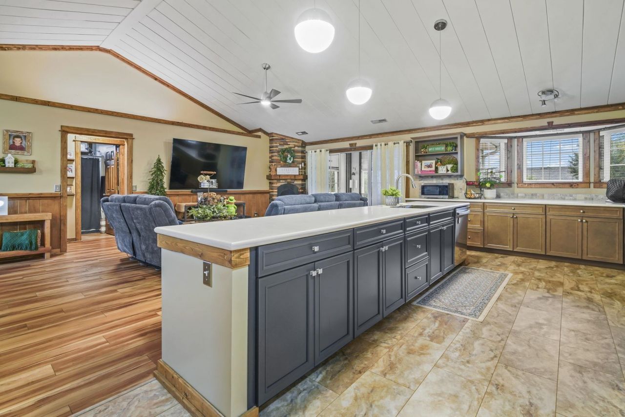 1427 Half Penny Loop Photo 13