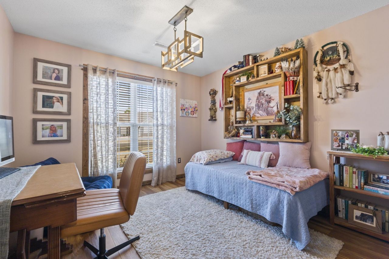 1427 Half Penny Loop Photo 15