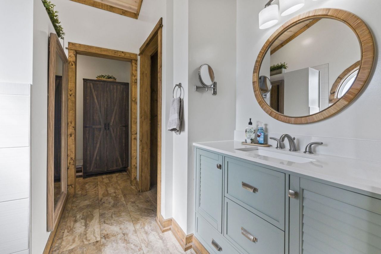 1427 Half Penny Loop Photo 20