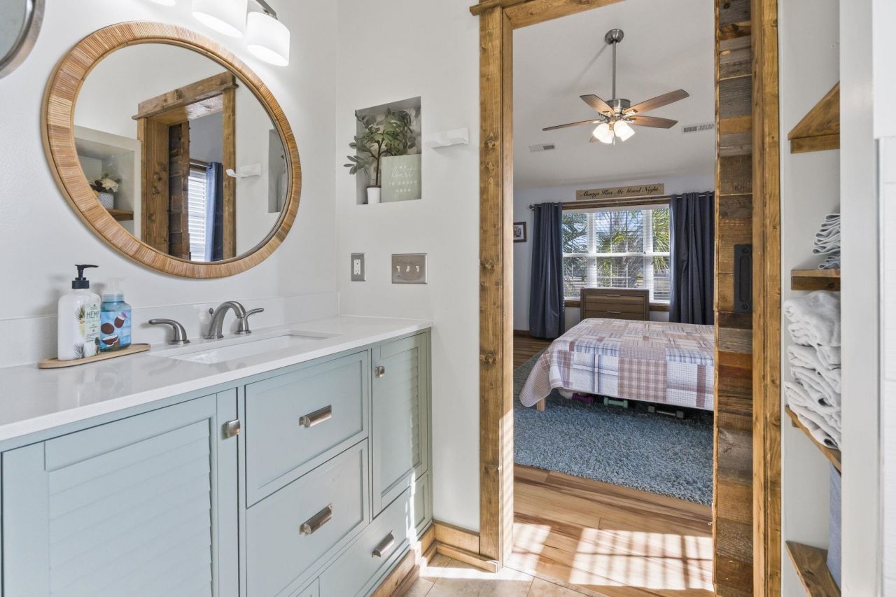 1427 Half Penny Loop Photo 21